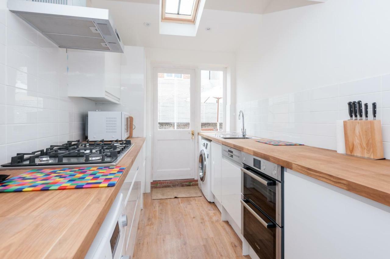 Sea Breeze Cottage With Parking By Myholidaylet Brighton Екстериор снимка